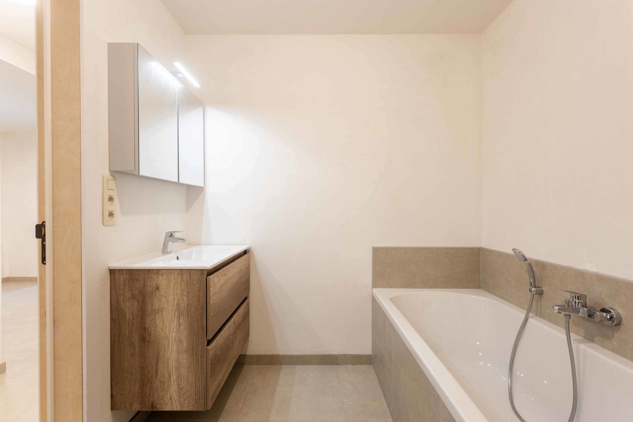 Gelijkvloers appartement met buitenruimte in het centrum! foto 18