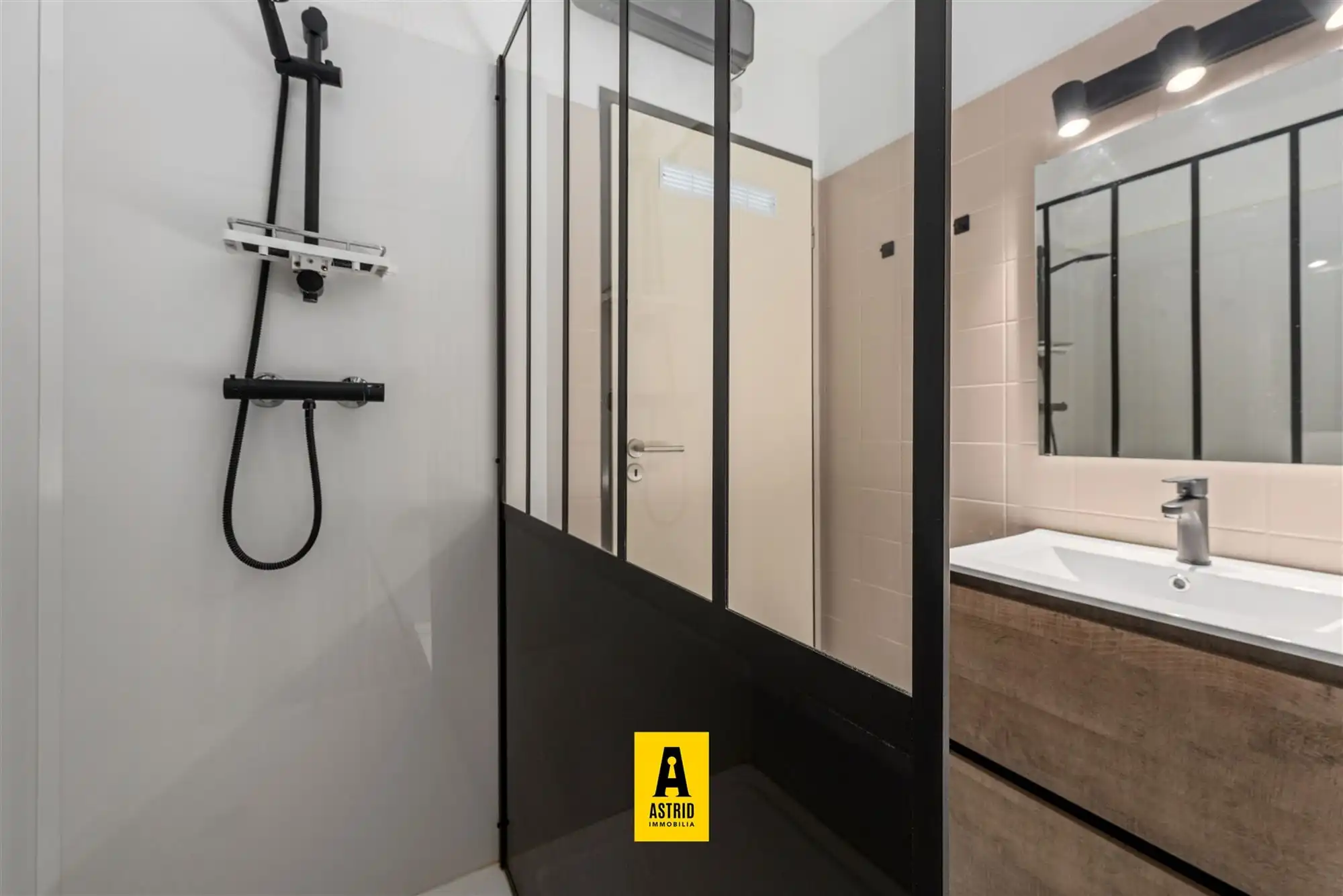 Instapklare studio bij zee! foto 11