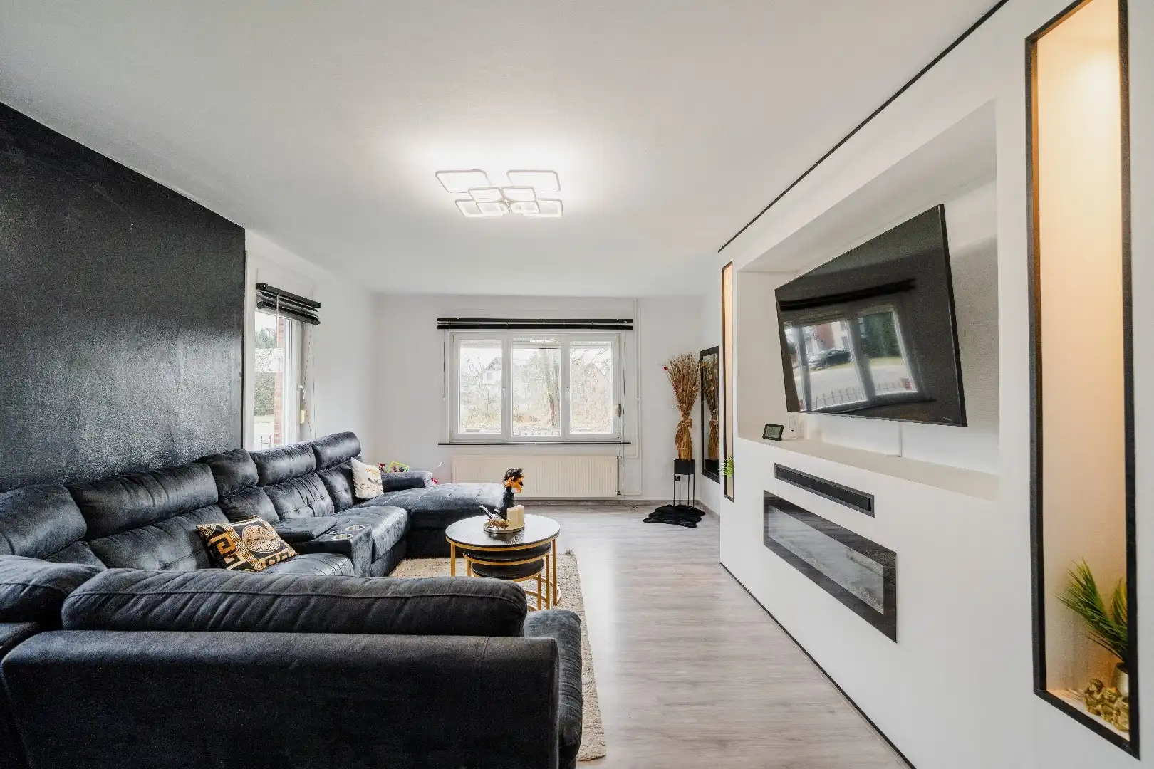  Ruime gezinswoning met polyvalente zij-aanbouw foto 3