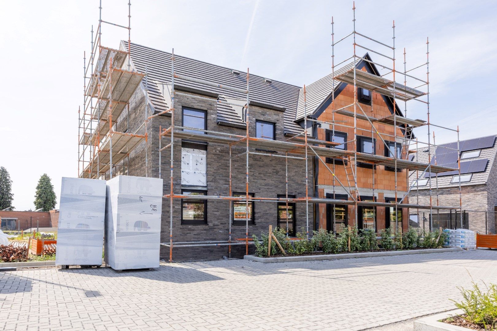 Comfortabele nieuwbouwwoning met 3 slaapkamers en tuin in Sint-Baafs-Vijve, . foto {{pictureIndex}}