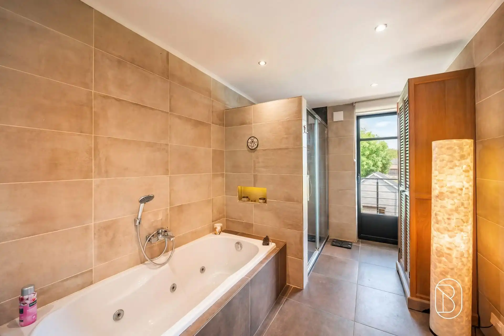 Ruime karakterwoning met 4 slk, grote tuin en charme. foto 24