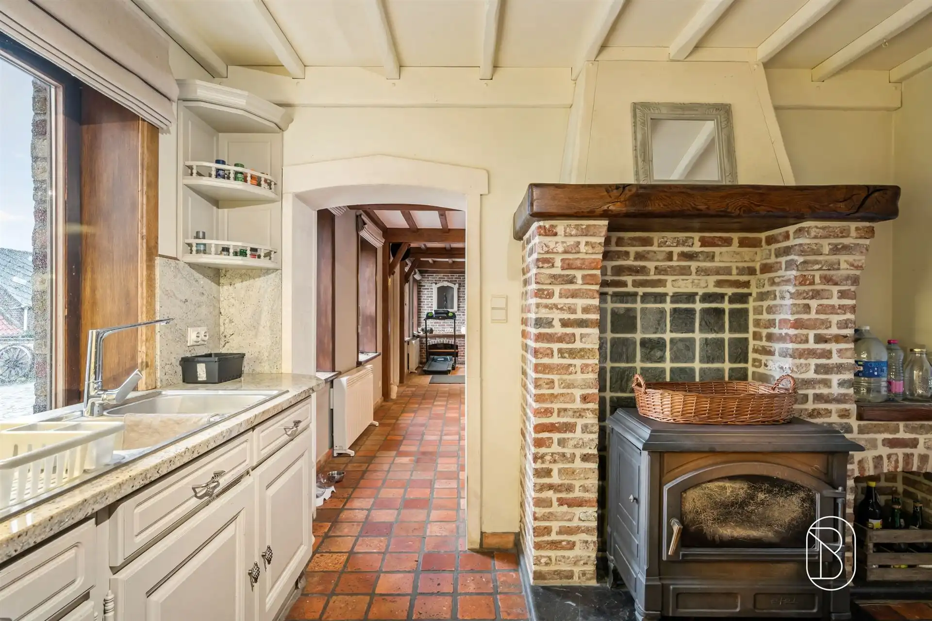 Ruime karakterwoning met 4 slk, grote tuin en charme. foto 22