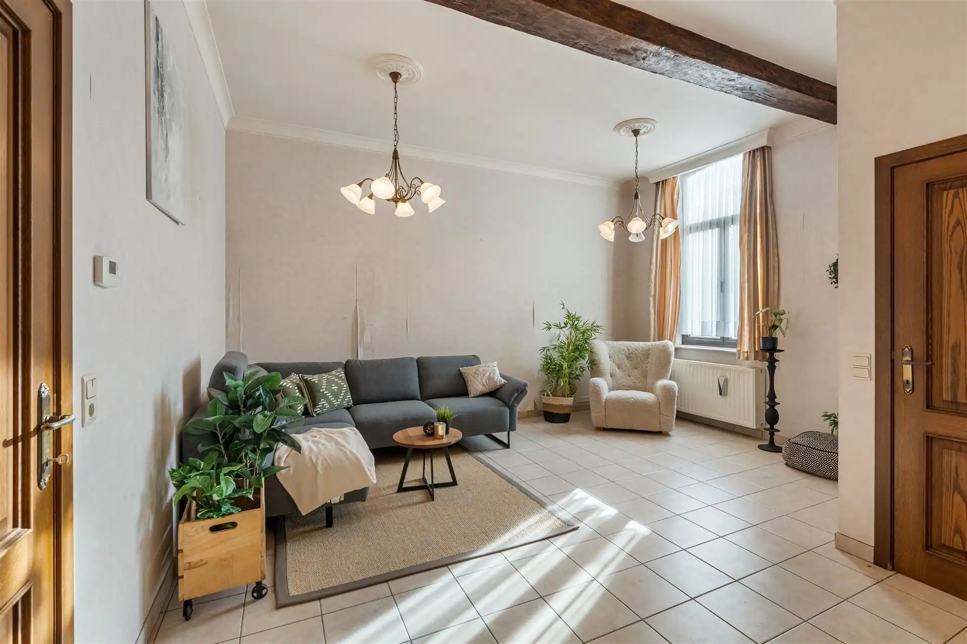 Woning met handelsgedeelte en opslagplaats. foto 11