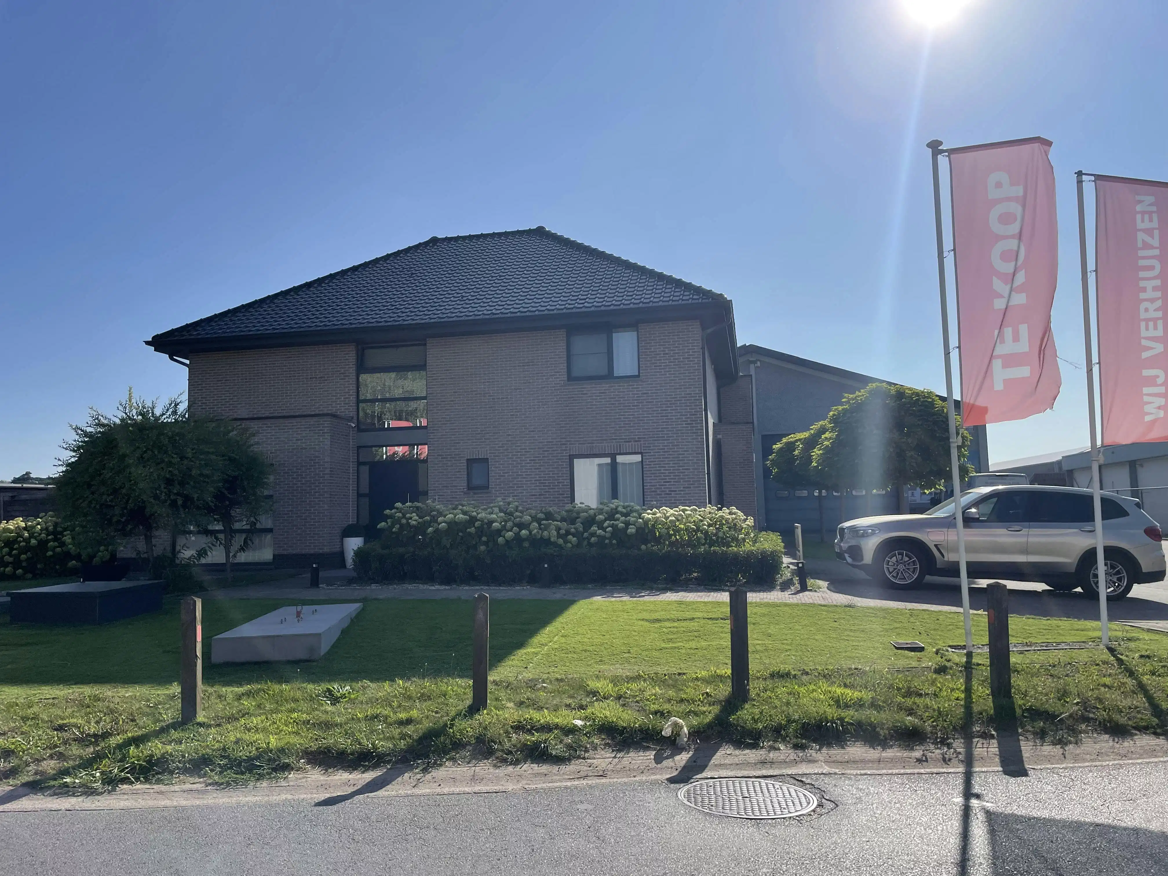 Luxe villa met exclusieve tuin en 600m2 magazijn in KMO-zone foto 83