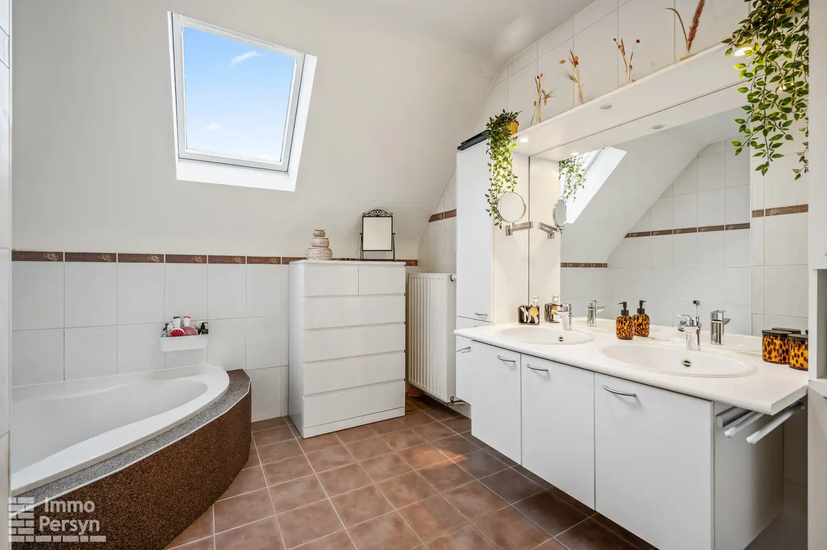 Instapklaar duplexappartement met 2 slpks en staanplaats te Diest foto 16