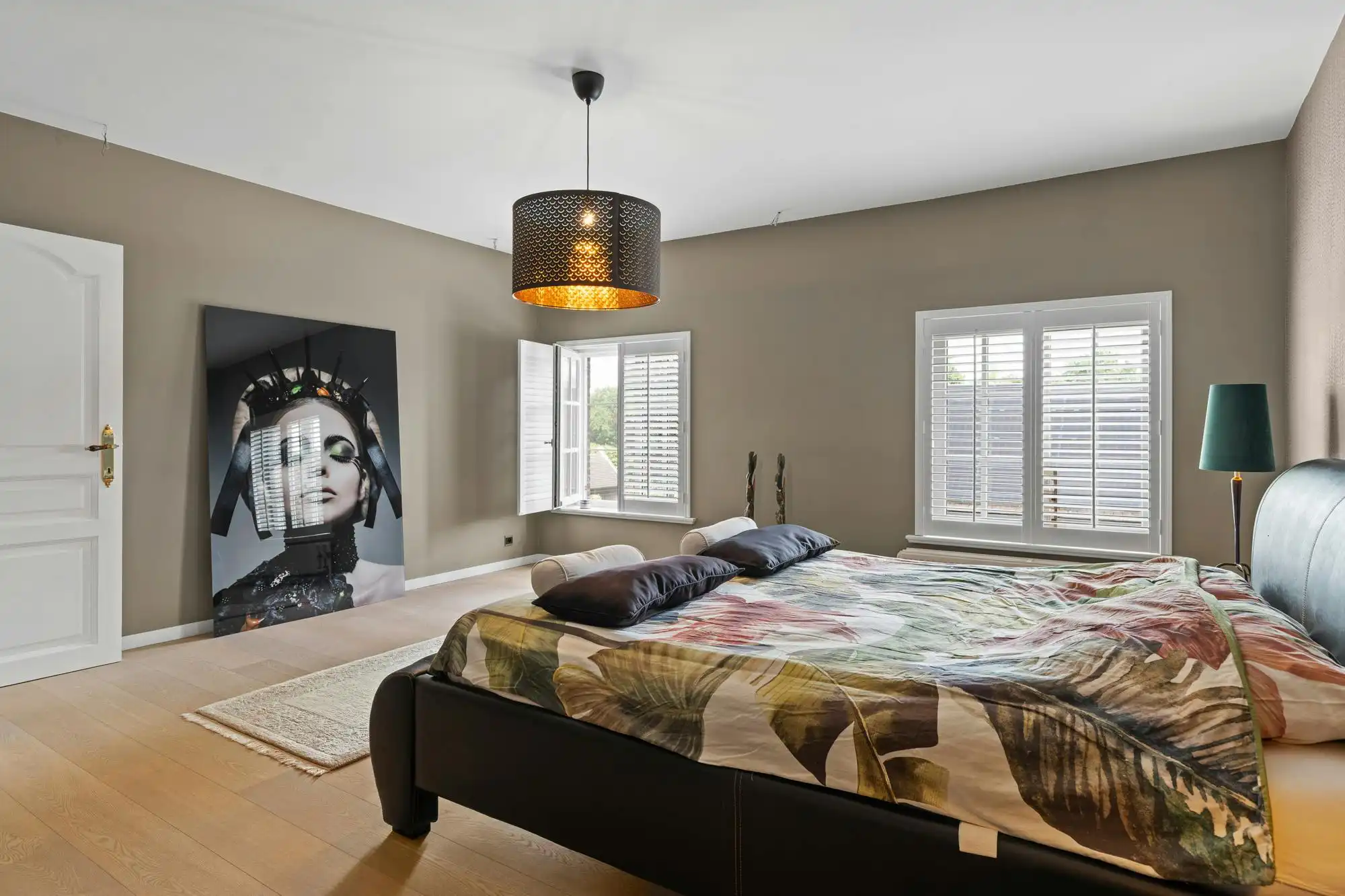 Villa met praktijkruimte en weilanden te koop in Geel foto 9