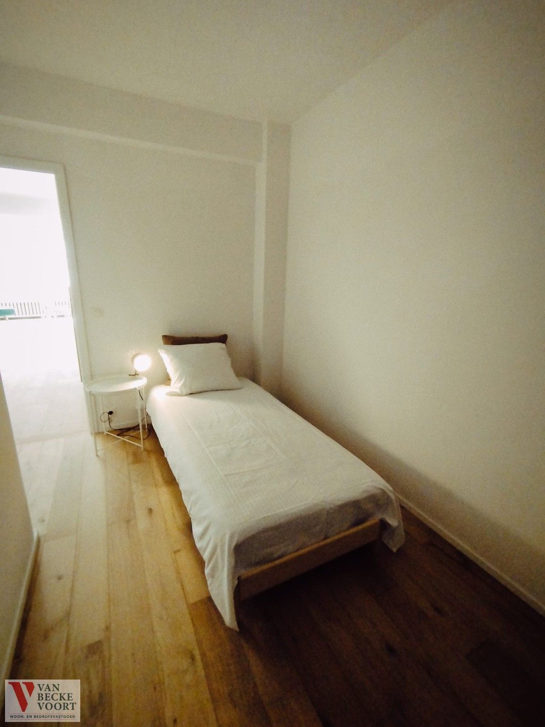 Vernieuwd appartement met zijdelings zeezicht foto 17