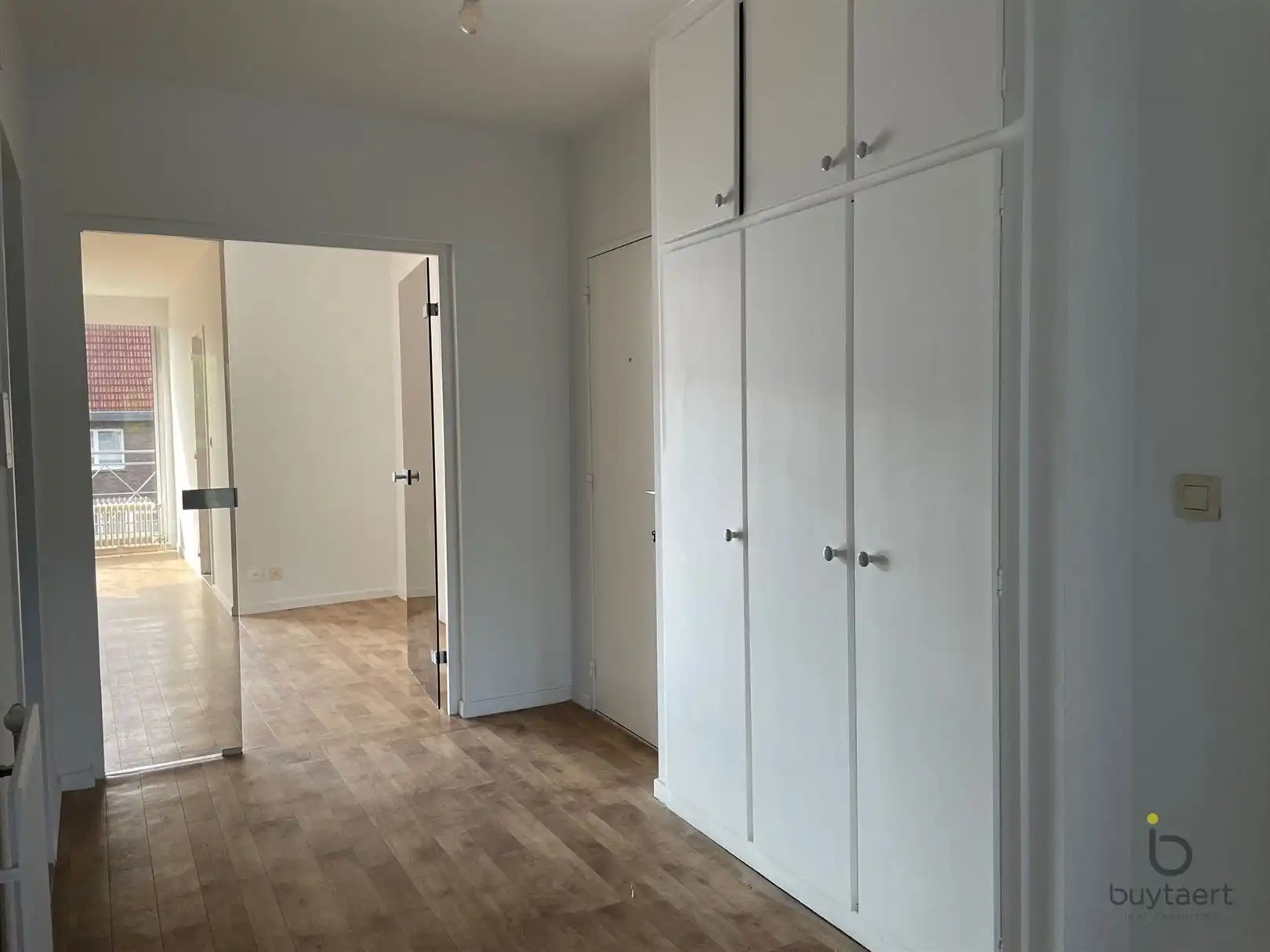 Ideaal gelegen twee (of drie) slaapkamer appartement in het hartje van Brasschaat!  foto 2