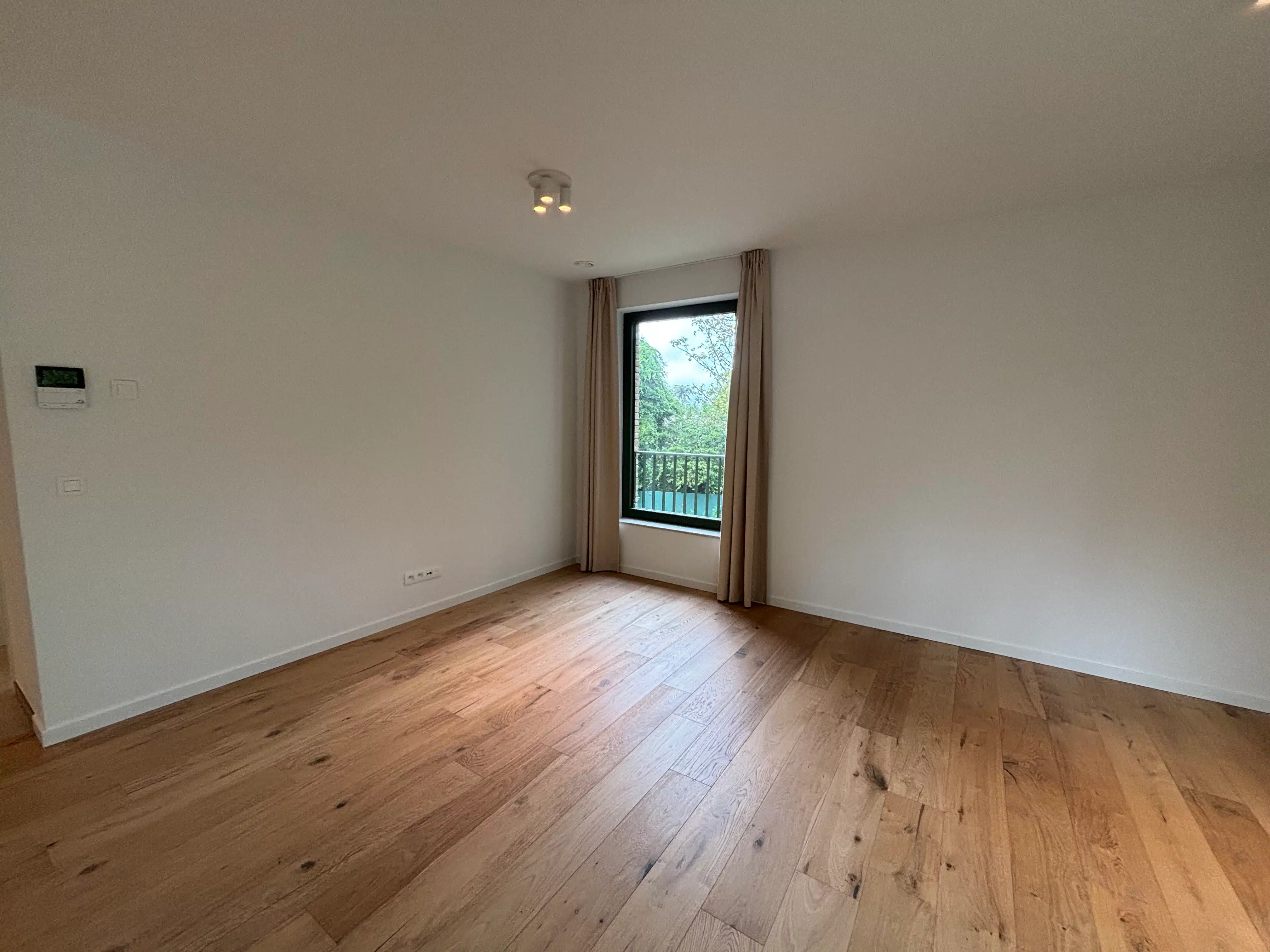 LUXUEUS NIEUWBOUWAPPARTEMENT MET SLAAPKAMER, BUREAU EN RUIM TERRAS foto 6