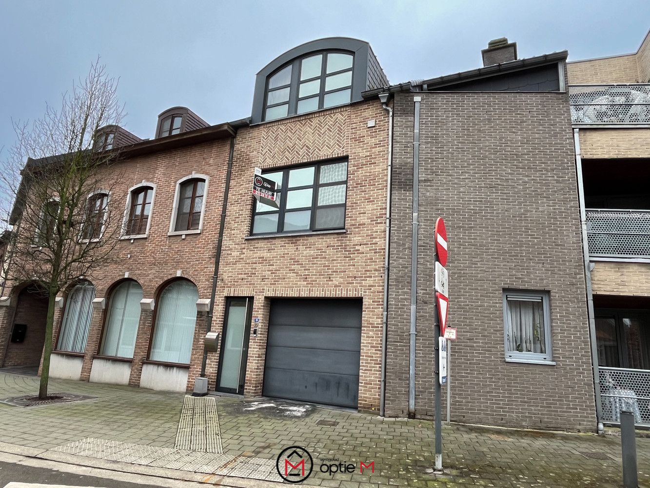 Eengezinswoning met twee parkeerplaatsen in het hart van Bilzen foto {{pictureIndex}}