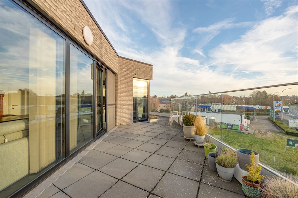 Recent en lichtrijk appartement met ruim terras! foto 16