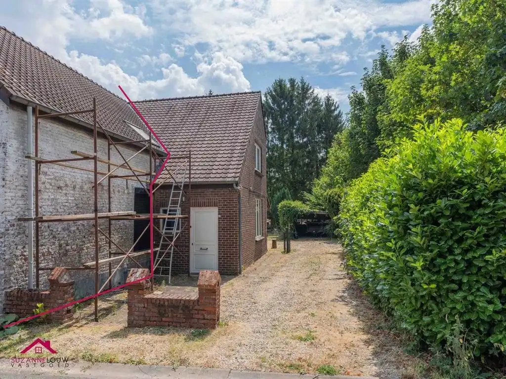 Halfopen bebouwing met kelderverdieping en ruime tuin foto 2