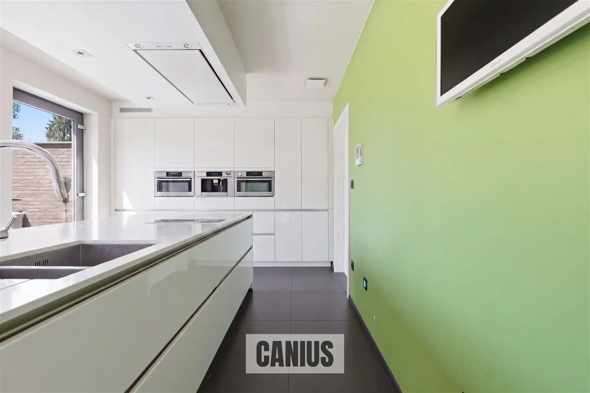 MODERNE, INSTAPKLARE WONING MET 3 SLPK EN ZUIDGERICHTE TUIN foto 4