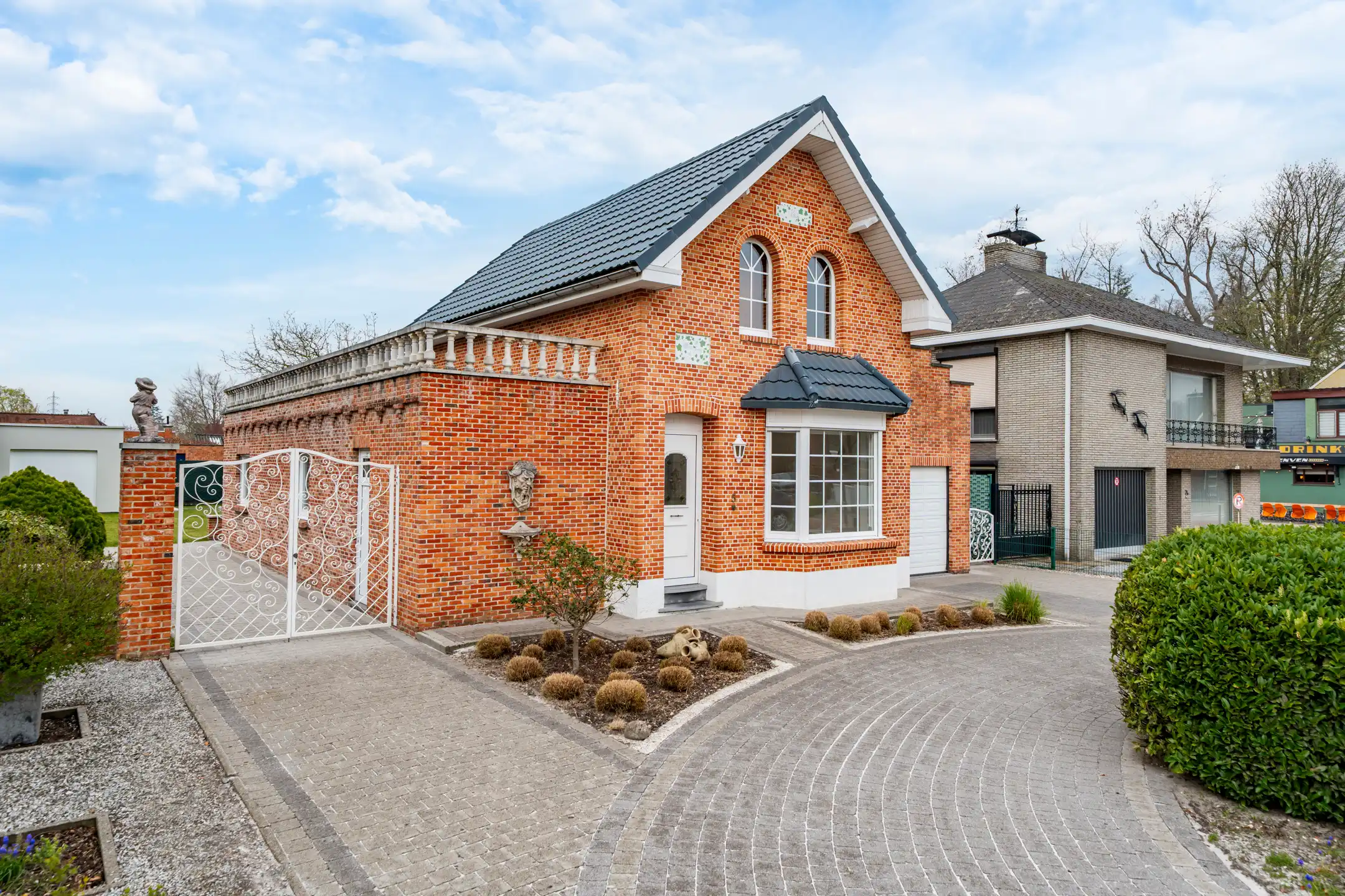 Prachtige dorpswoning op 1.099 m² foto 2