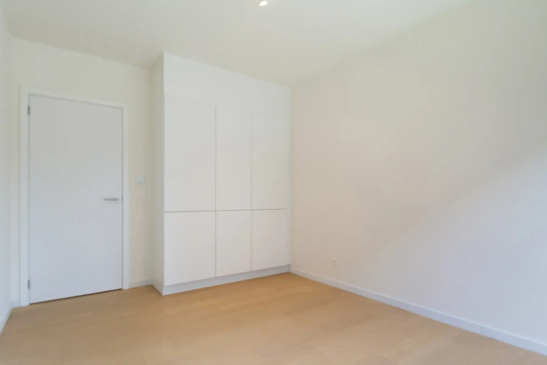 Rustig en comfortabel 3slpk appt. met terras en park  foto 8