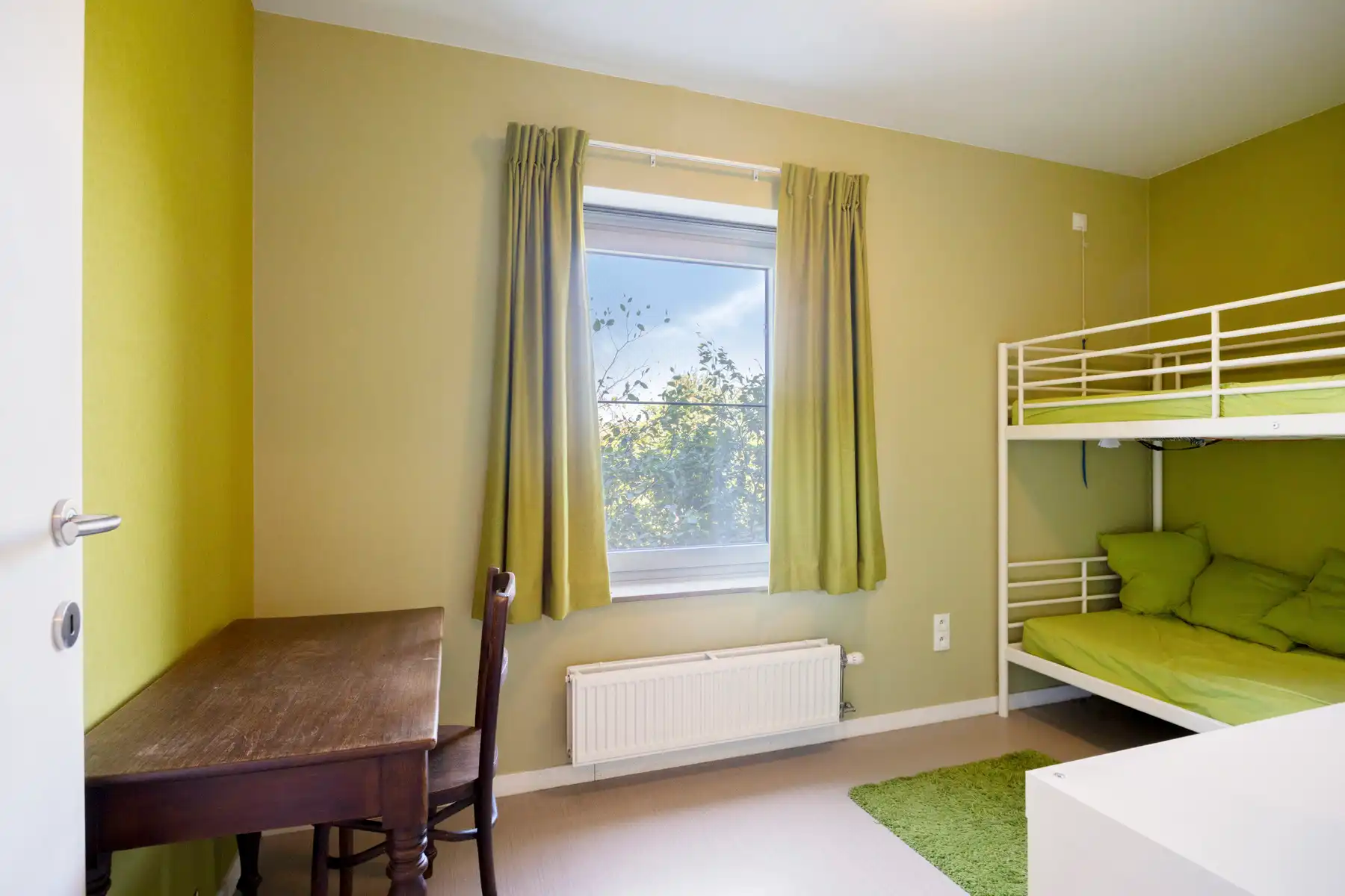 Instapklare HOB met 5 kamers + bureau, en aangename tuin! foto 21