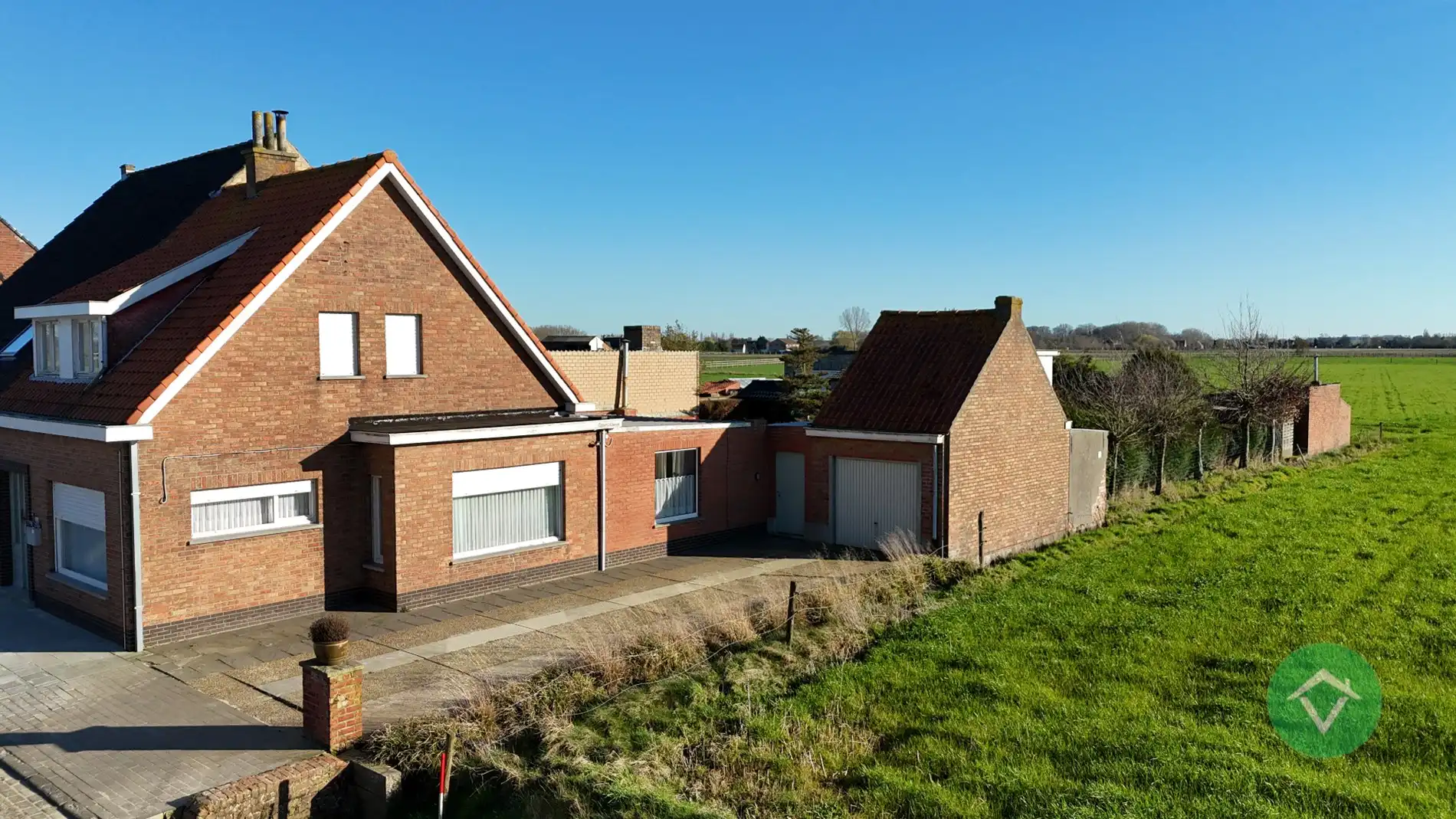 Woning met 3 slaapkamers en garage te Eernegem  foto 2