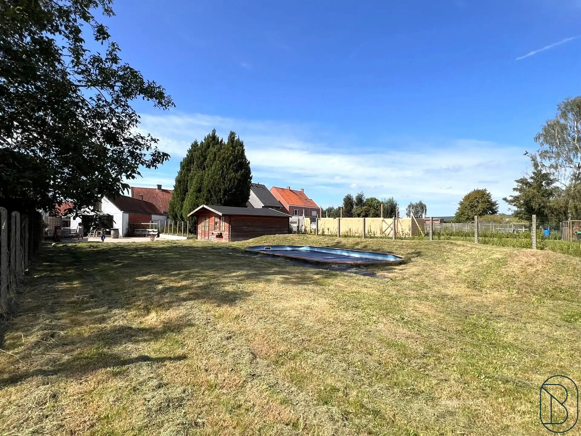 TOFFE DEGELIJKE DEELS GERENOVEERDE WOONST MET TUIN & GARAGE! foto 3