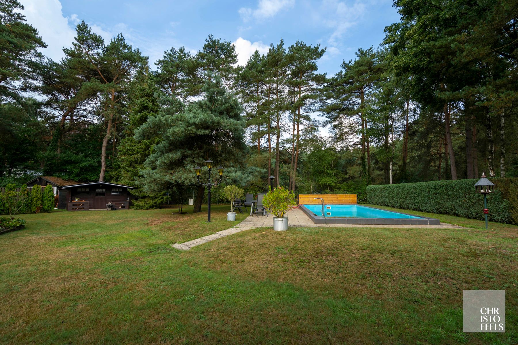 Landhuis met zwembad (243m²) in bosrijke omgeving te Maasmechelen! foto 14