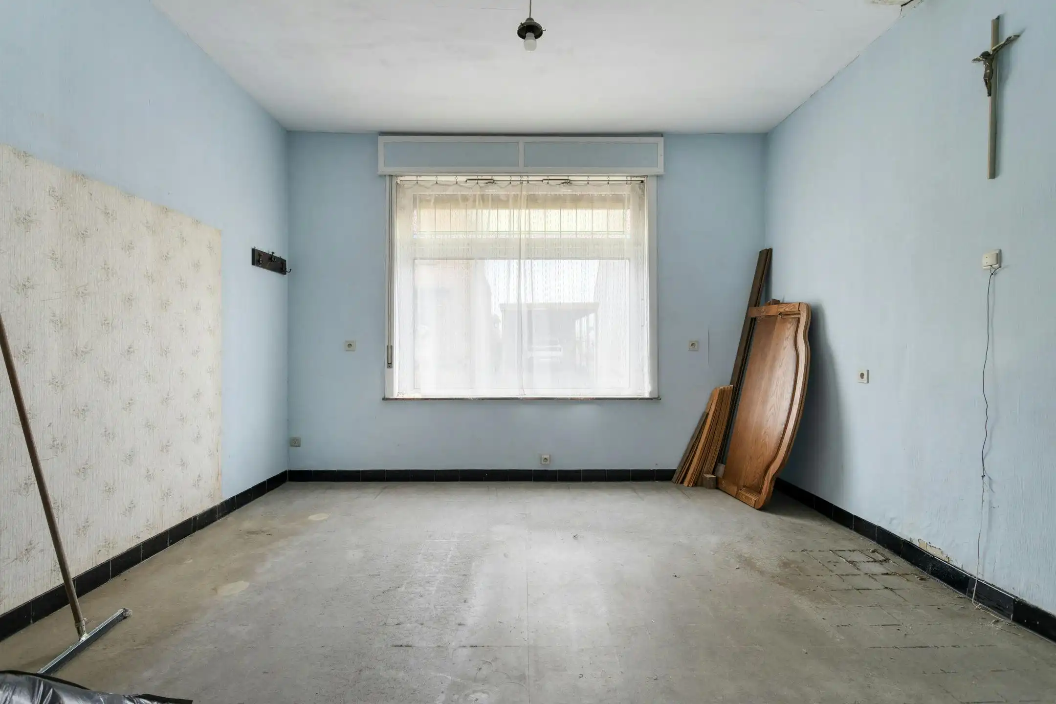 Ruime woning met tuin en garage op 380m² te Leisele. foto 5