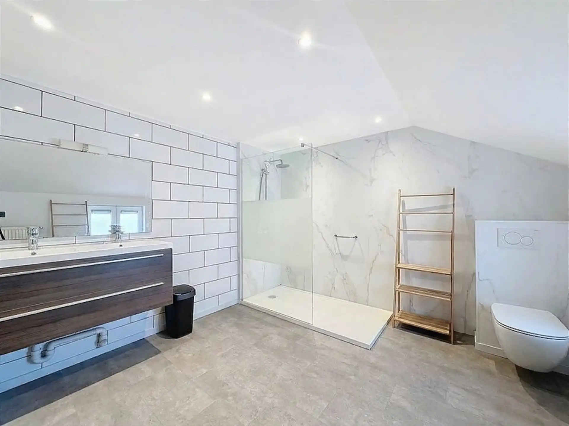 Energiezuinige gezinswoning met 6 slaapkamers en riante tuin in hartje Kruibeke! foto 8