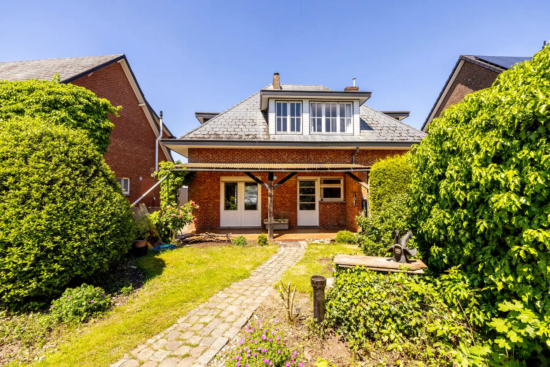 Op te frissen woning gelegen in groene omgeving op ruim 995 m² grond  foto 24