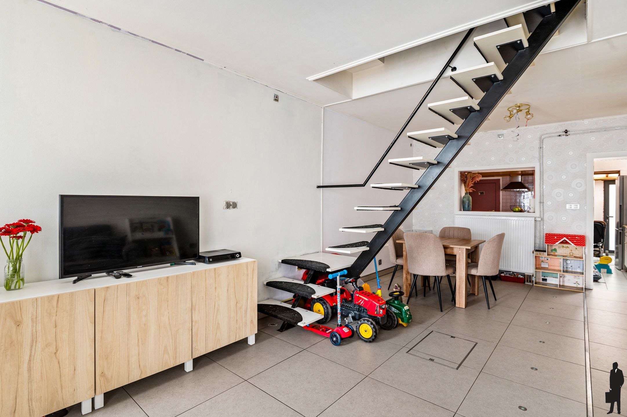 Charmante welgelegen woning met 2 ruime slpks en mezzanine foto 3