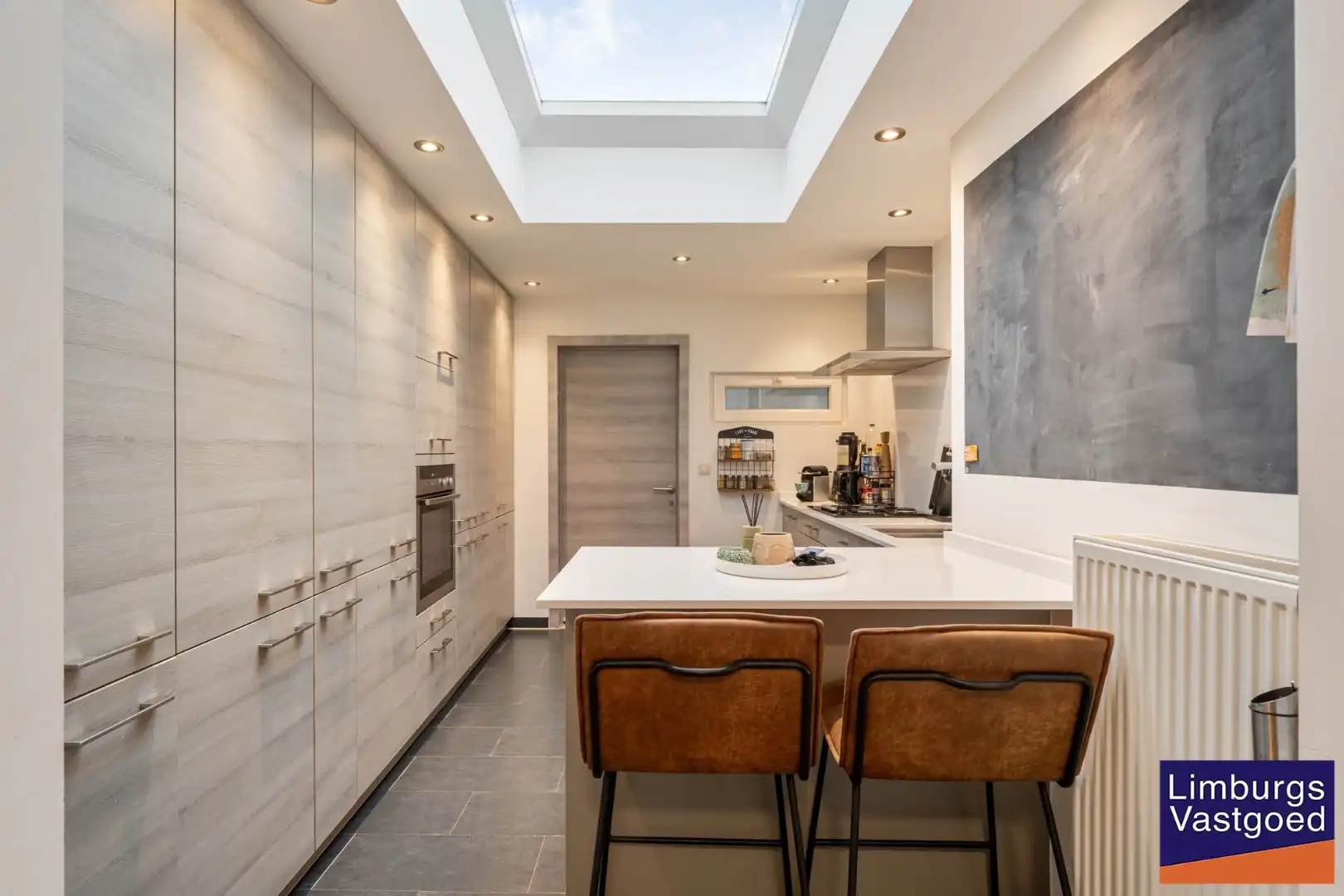 Stadswoning met 4 slpk, zuidgerichte tuin en garage, nabij kleine ring, station en Vredespark foto 8