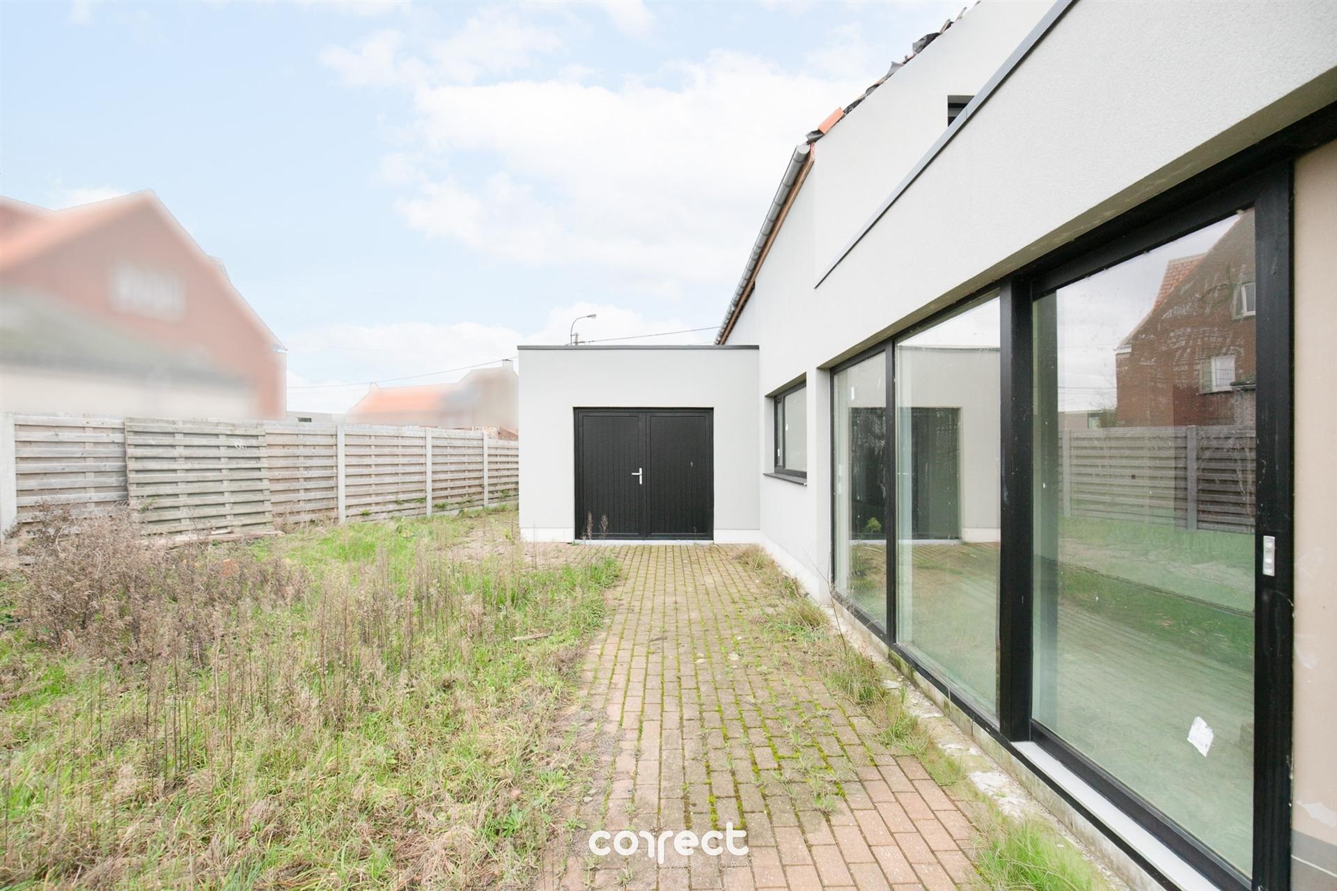 Casco woning met oprit, dubbele garage, op een groot perceel met nog zelf te bepalen afwerking. foto 9