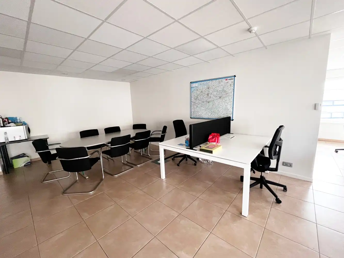 Uitzonderlijk hoekpand: modern commercieel gebouw op strategische zichtlocatie in Aalst foto 3