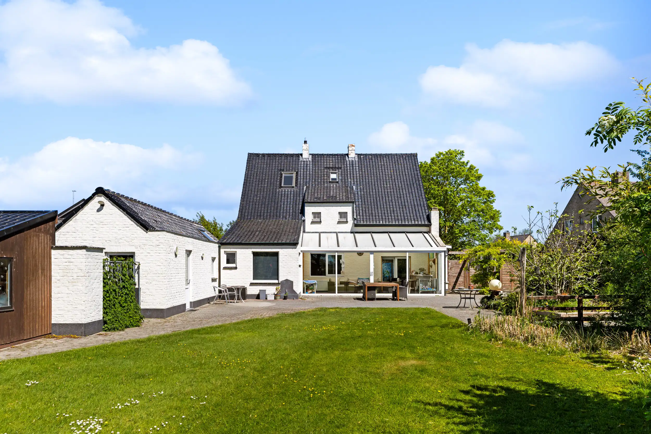 Charmante villa met ruimte op 2.345 m² perceel foto 2