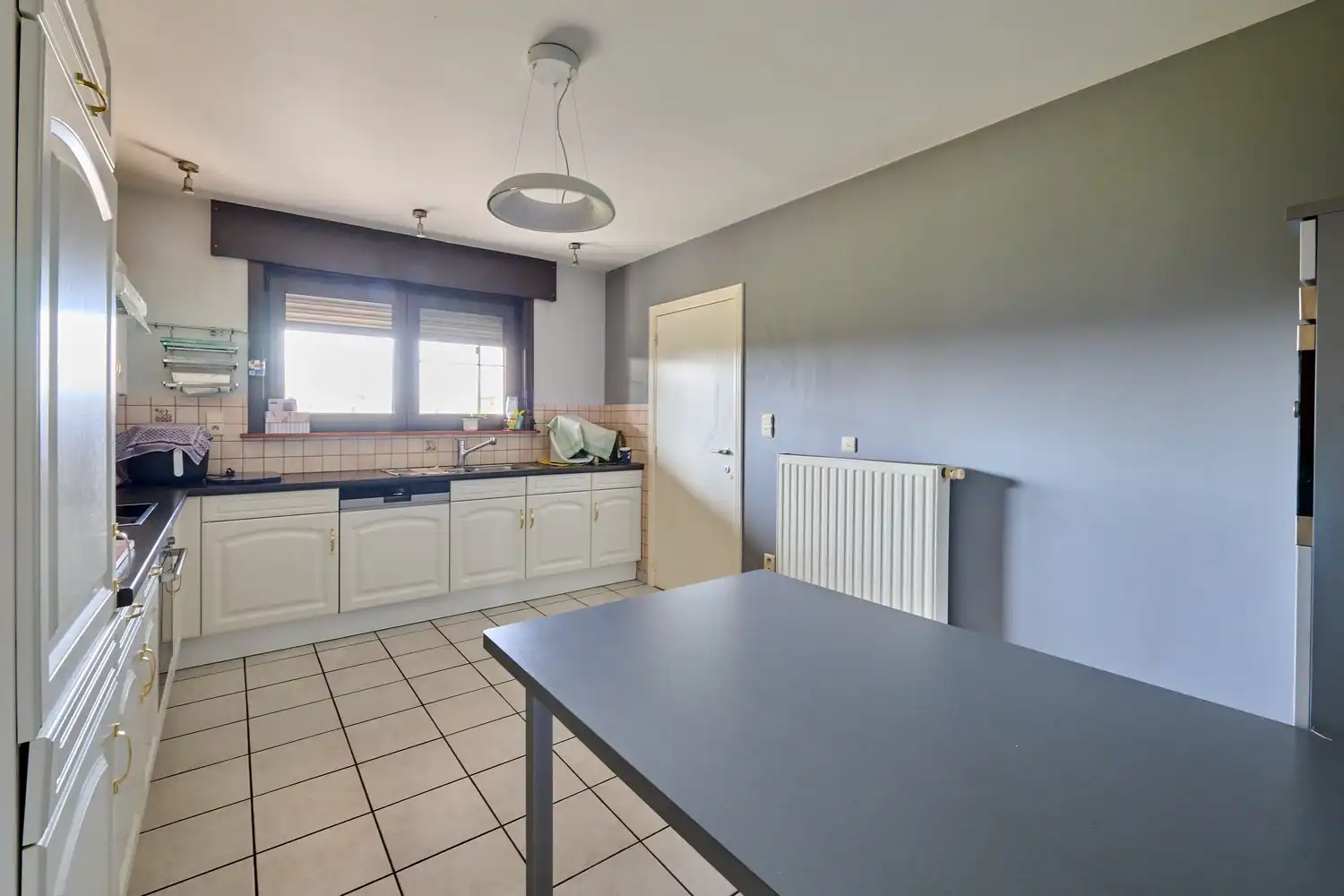 Heel goed onderhouden landhuis met inpandige garage en 3 ruim bemeten slaapkamers in landelijke omgeving foto 8