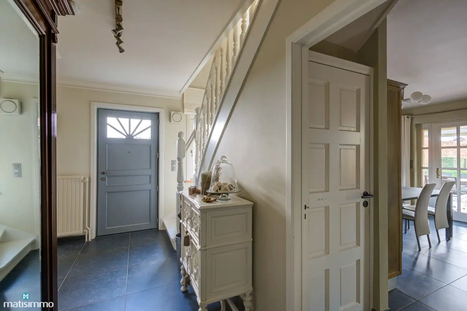 INSTAPKLARE EN ENERGIEZUINIGE WONING MET INPANDIGE GARAGE, TUINKAMER, KELDER EN RUIME TUIN TE ELST foto 3