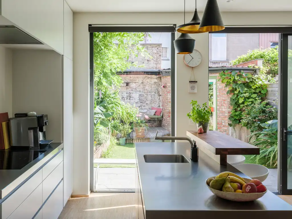 Gentbrugge - Stijlvol gerenoveerde burgerwoning met drie slaapkamers en stadstuin foto 7