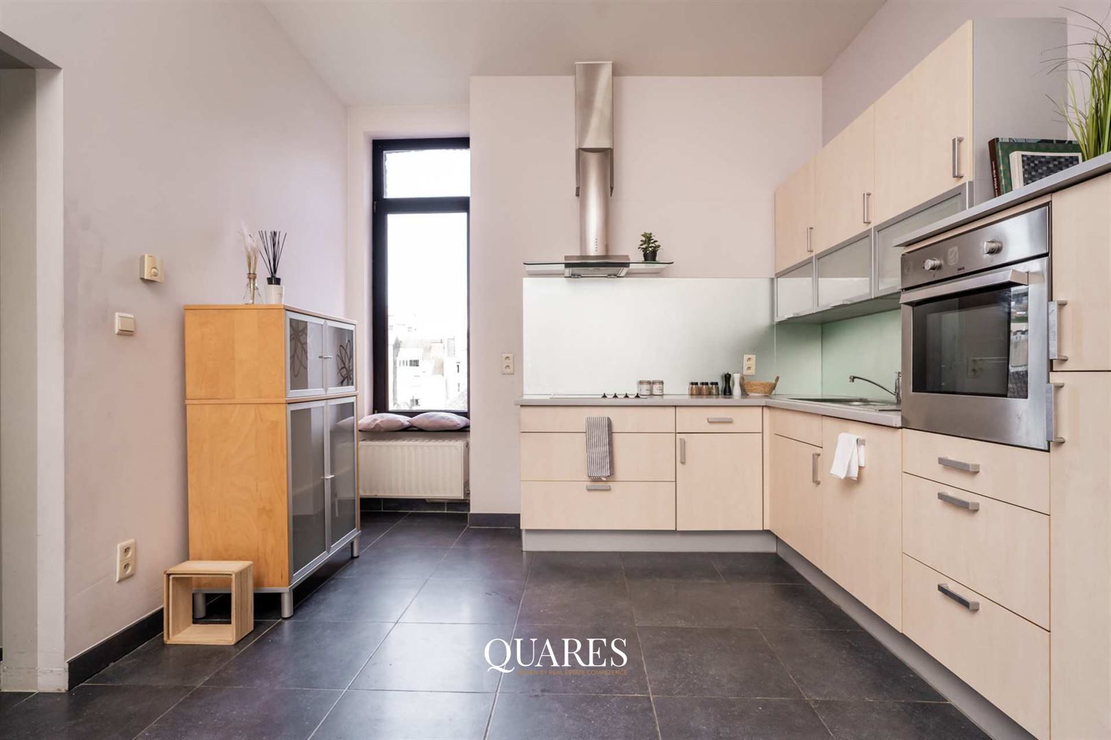 Instapklaar app. met terras in historisch centrum foto 8