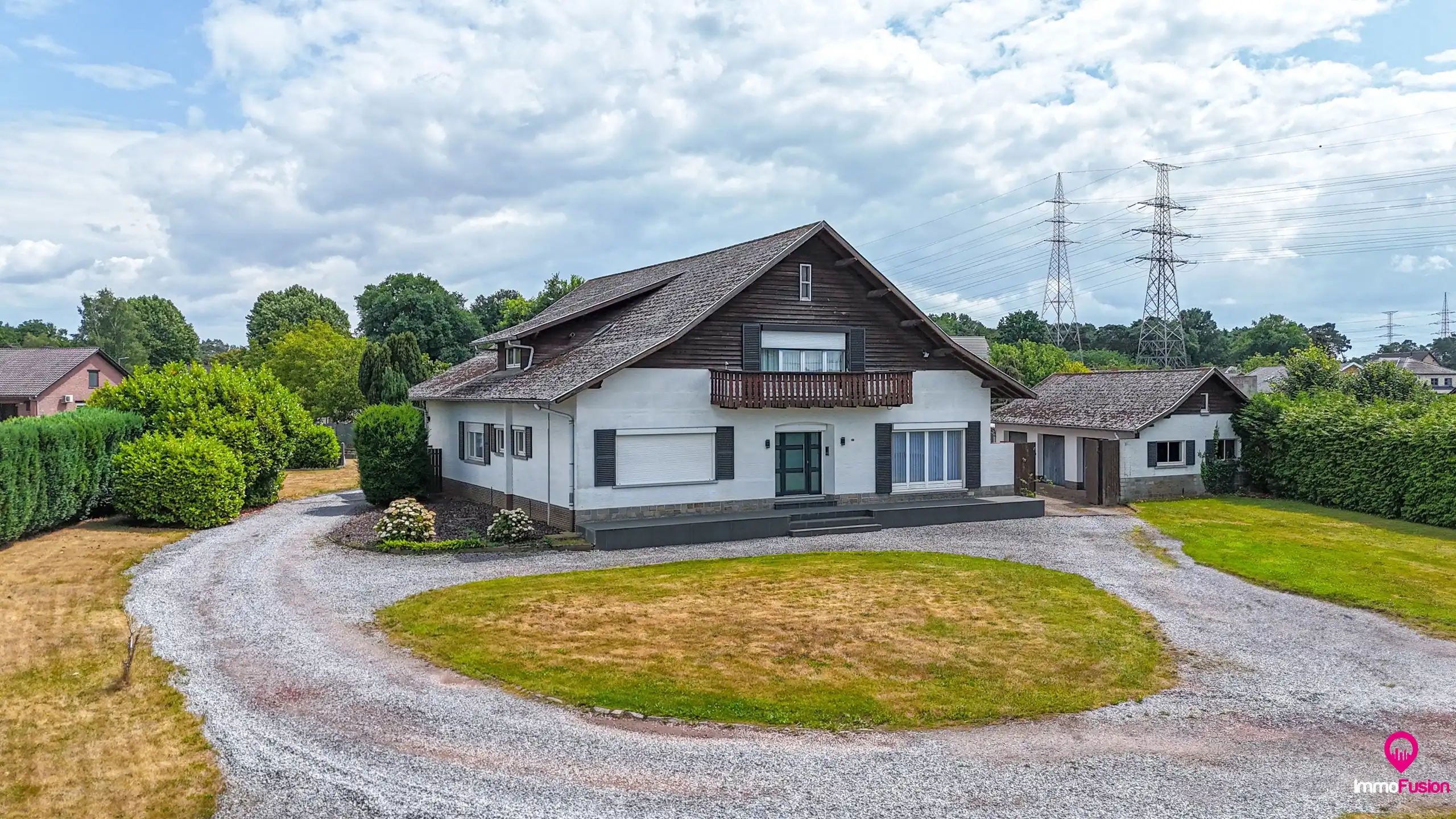 Instapklare, ruime woning met 6 slpks en enorme tuin op 26a! foto 2