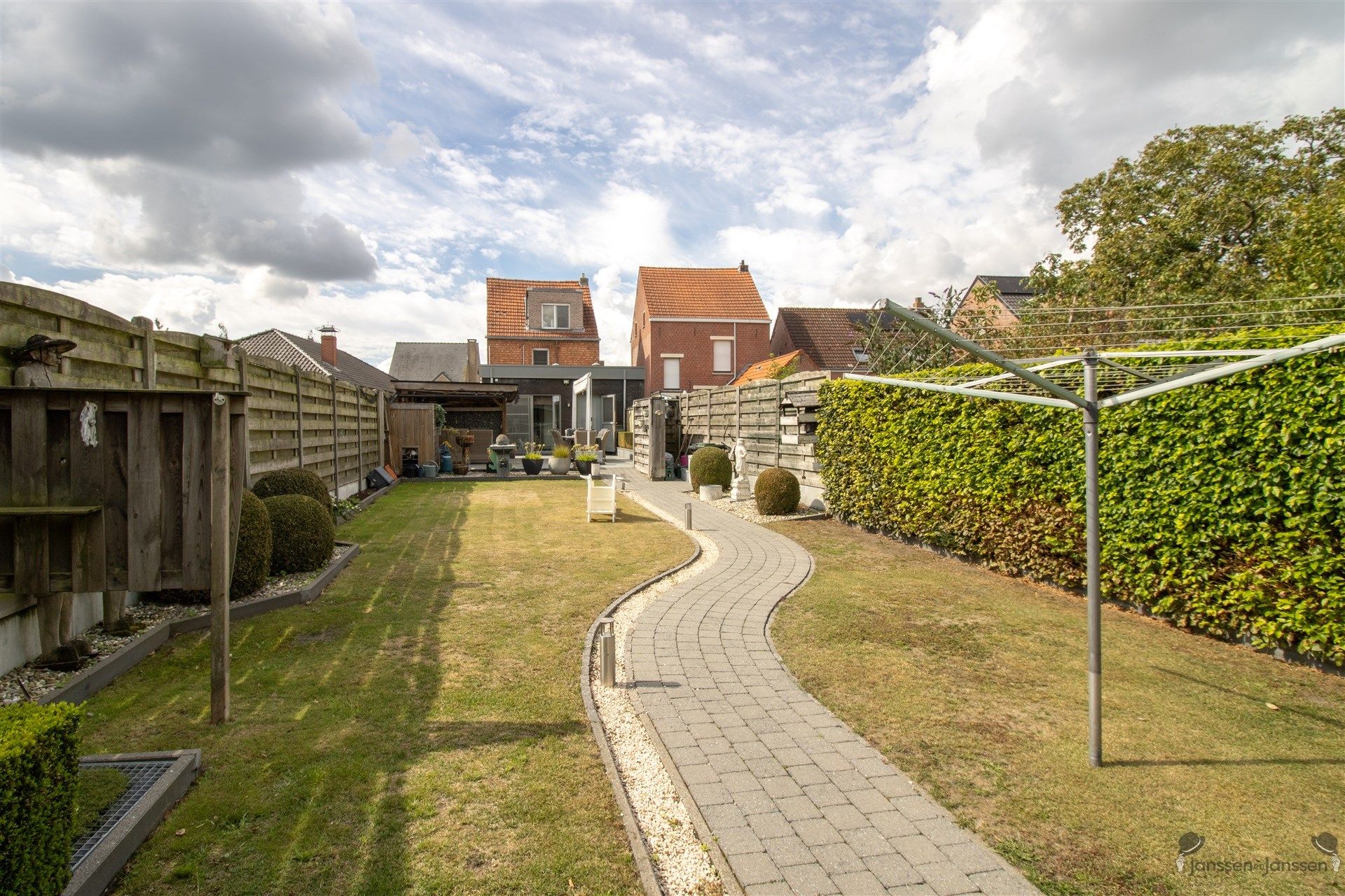 Rustig gelegen halfopen bebouwing op 510 m² foto 3