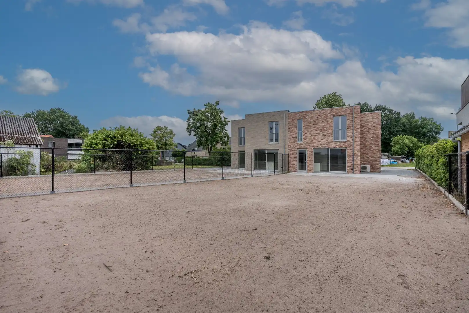 Gunstig gelegen nieuwbouwwoning vlakbij het centrum van Mol-Sluis foto 2