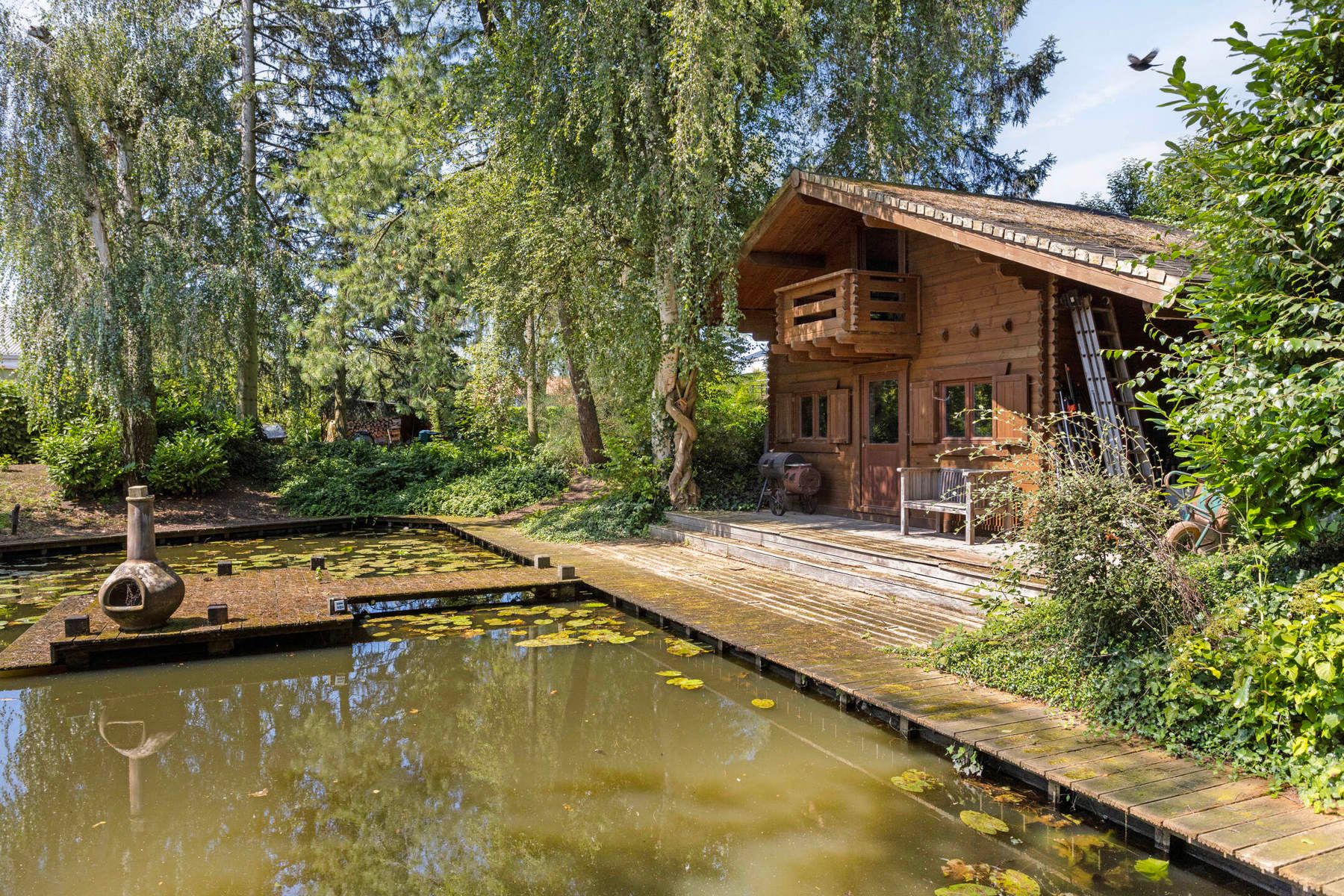 Buitengewone woning met prachtige tuin en zwemvijver. foto 42