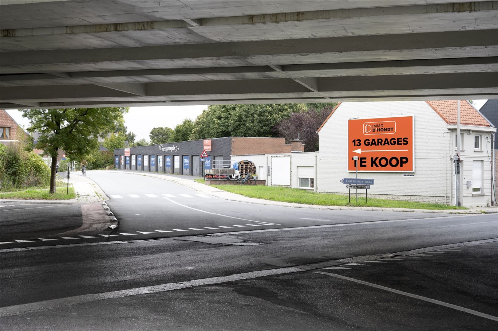 13 garages te Bevere foto 2