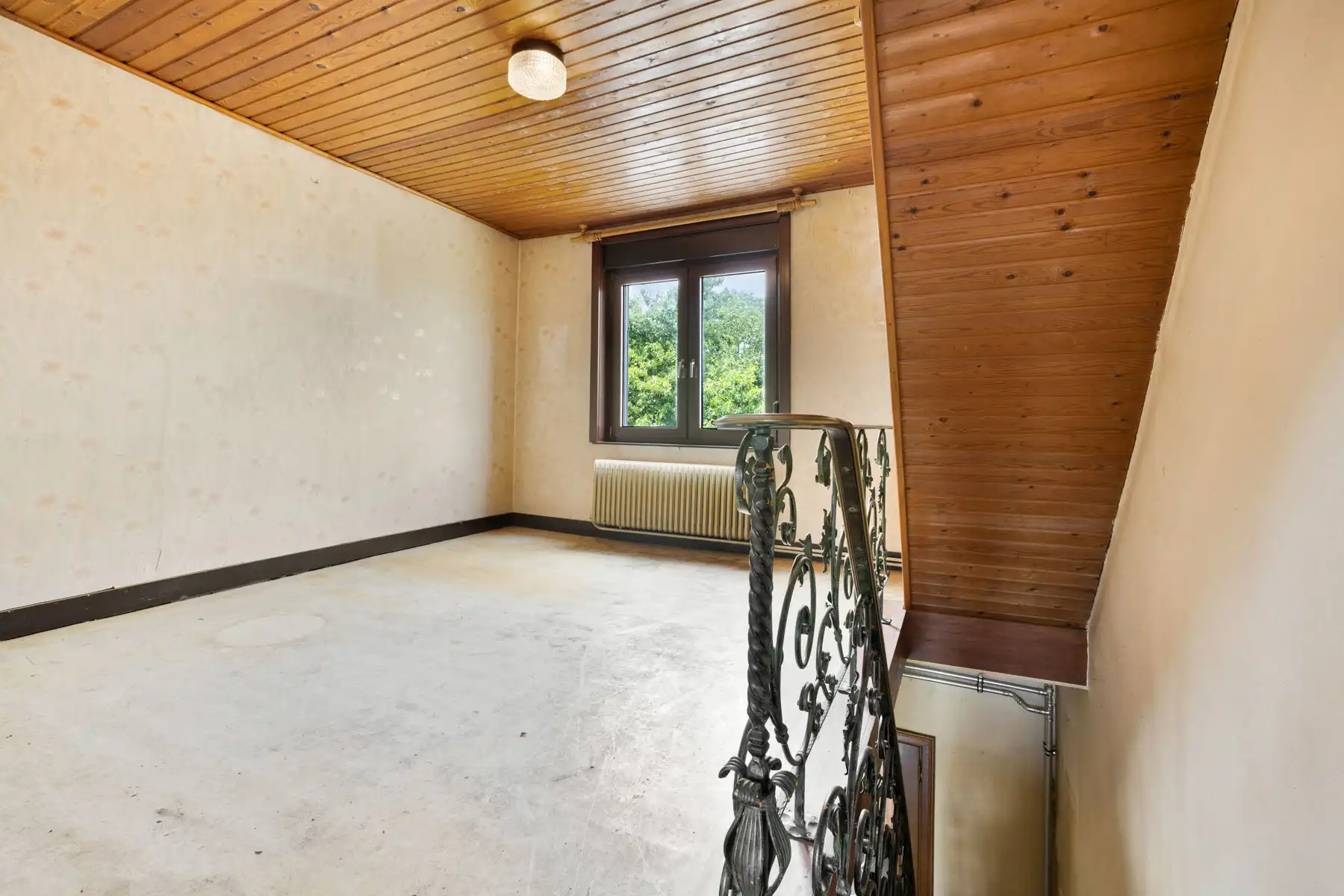 Rustig gelegen woning met grote tuin foto 15