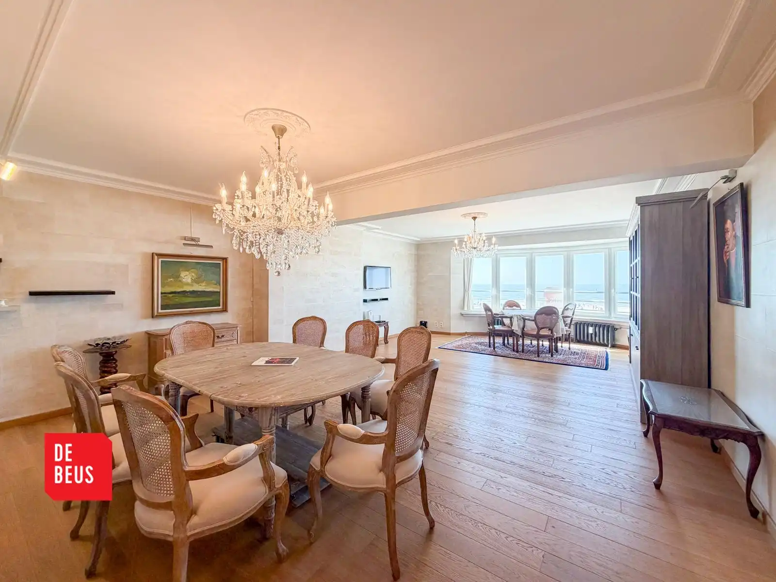 Prachtig ruim appartement met frontaal zeezicht in top-residentie foto {{pictureIndex}}