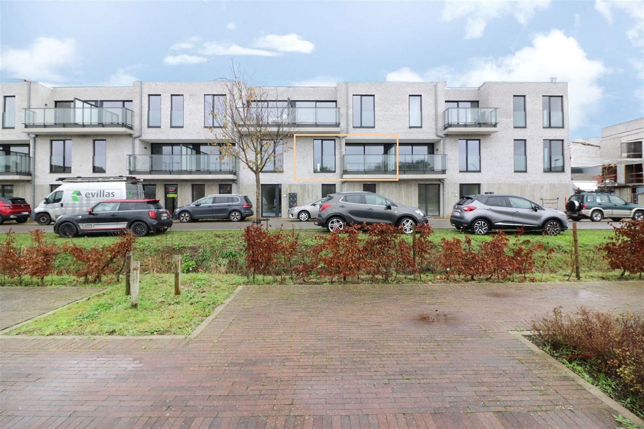 Nieuwbouwapp. met twee slpk, zuidterras op een gunstige ligging foto {{pictureIndex}}