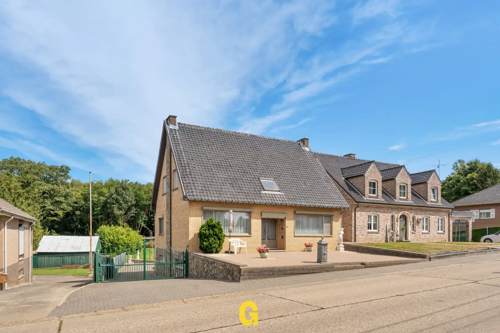 Op te frissen halfopen woning met 4 slaapkamers en achterliggende gronden op 33a 99ca, grenzend aan natuurgebied foto 2