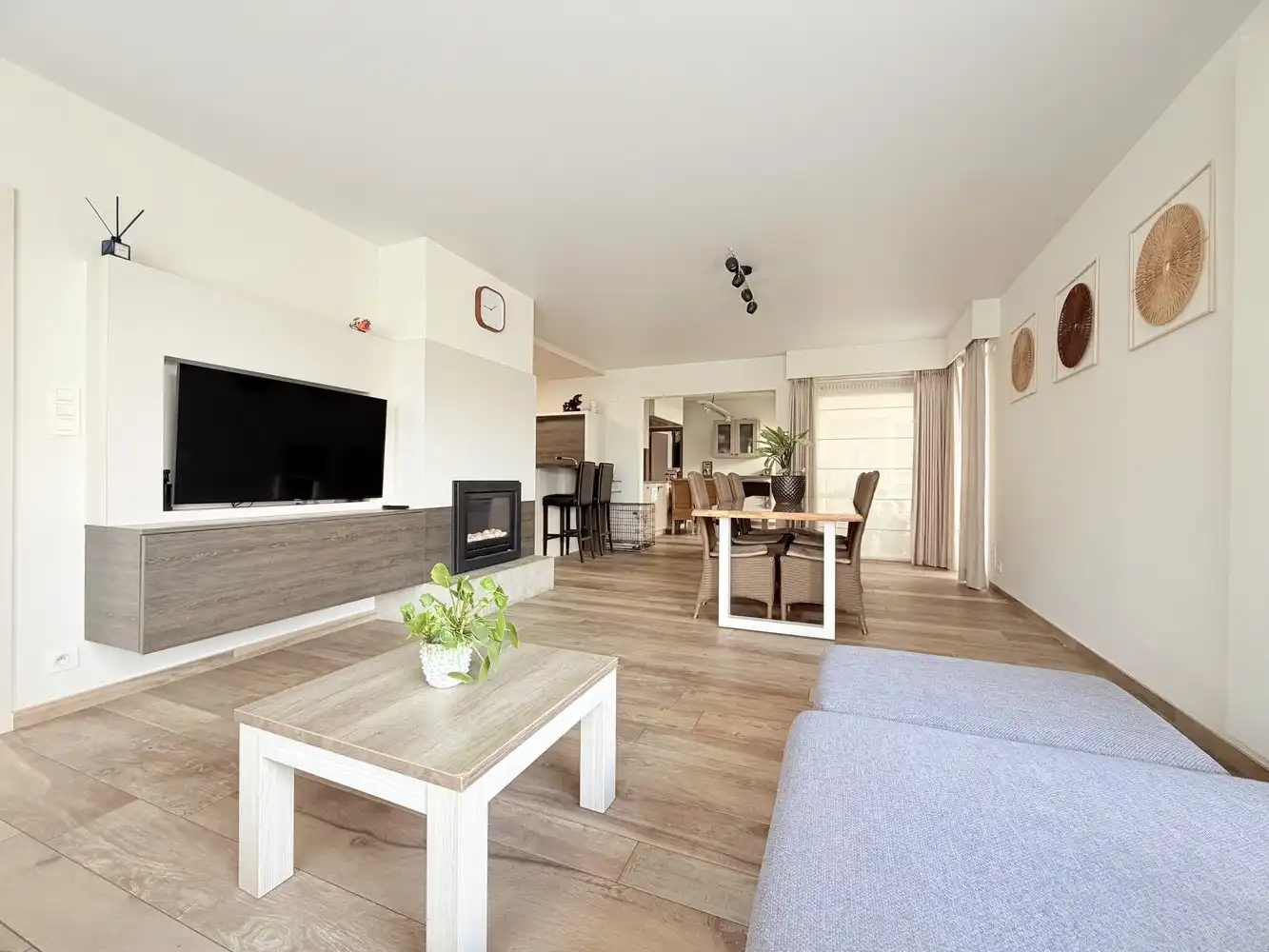 Alleenstaande woning met handelsruimte foto 3