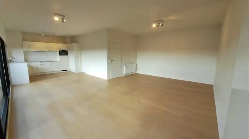 Ruim en lichtrijk 3-slaapkamerappartement te koop in Brugge foto {{pictureIndex}}