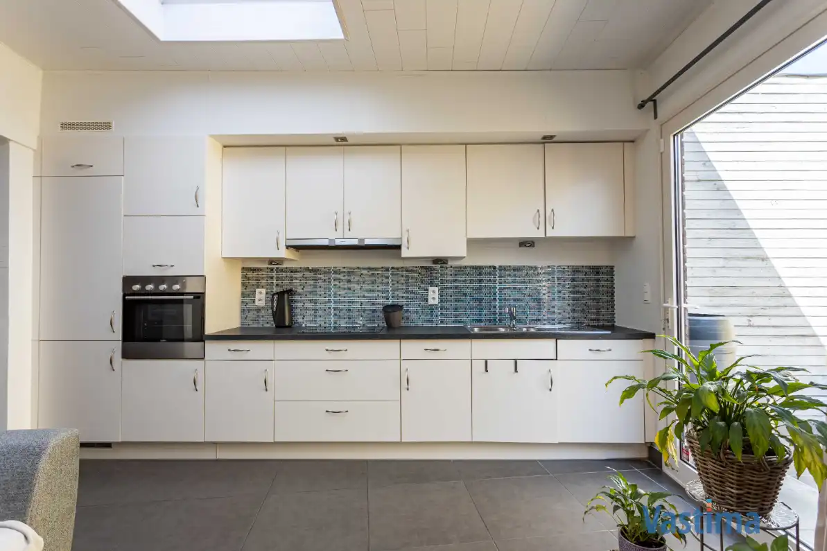 Energiezuinige en instapklare starterswoning met 2 slaapkamers in hartje Erembodegem foto 5