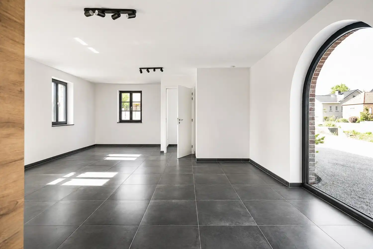 Energiezuinige villa met praktijkruimte en 4 slpkrs foto 8