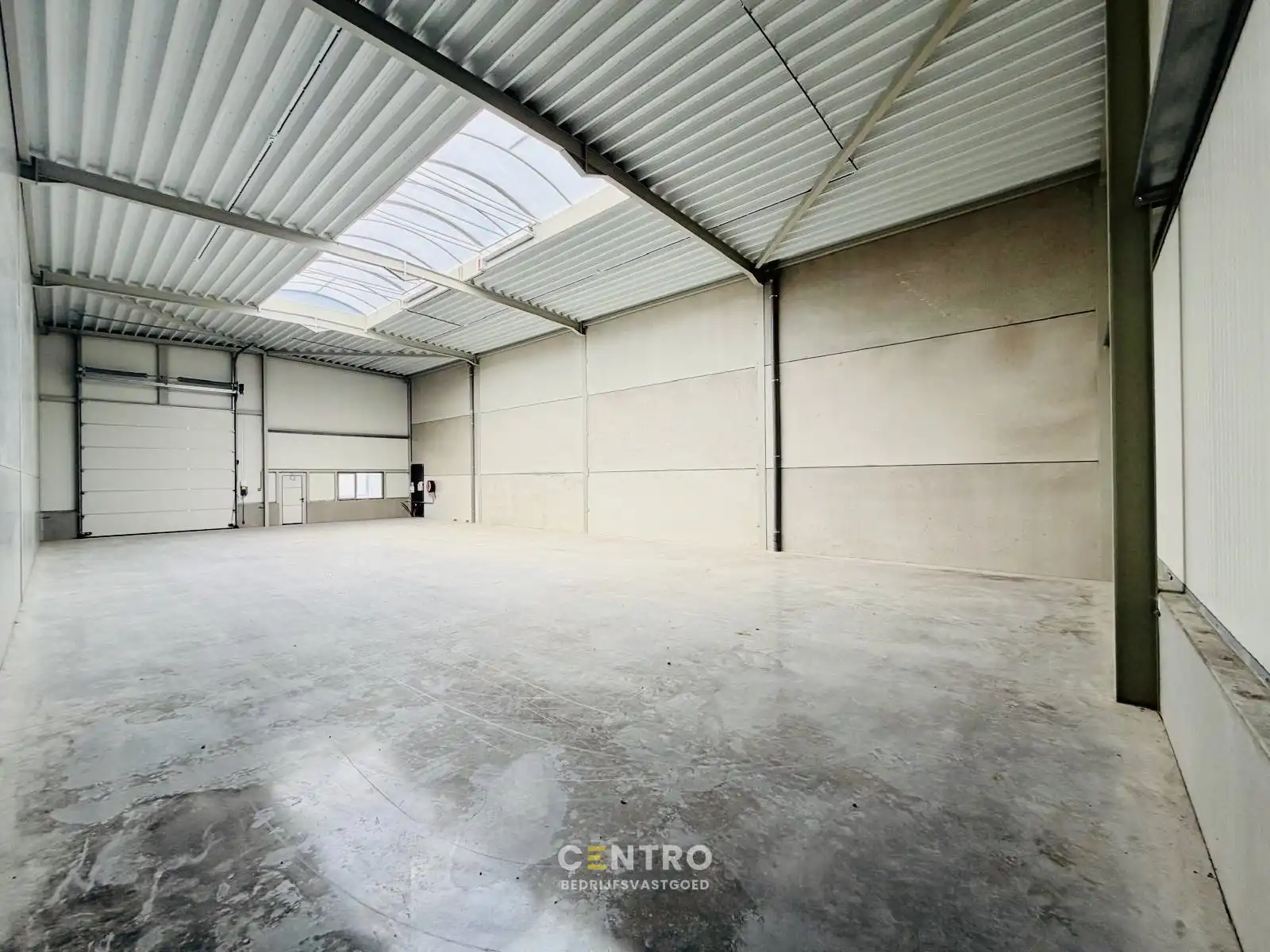 NB MAGAZIJN (304m²) te huur, inclusief 2 parkeerplaatsen te Blankenberge foto 2