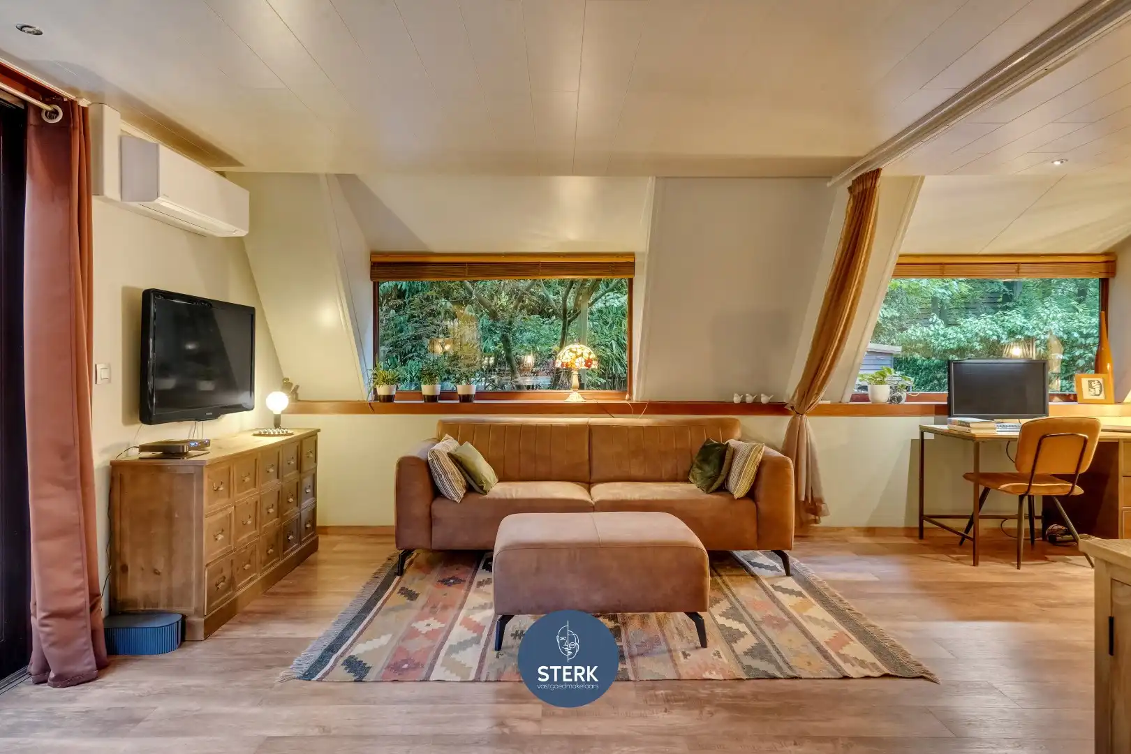 SFEERVOLLE VAKANTIEWONING INCL. INBOEDEL EN RUIME TUIN OP SONNEVIJVER !  foto 5